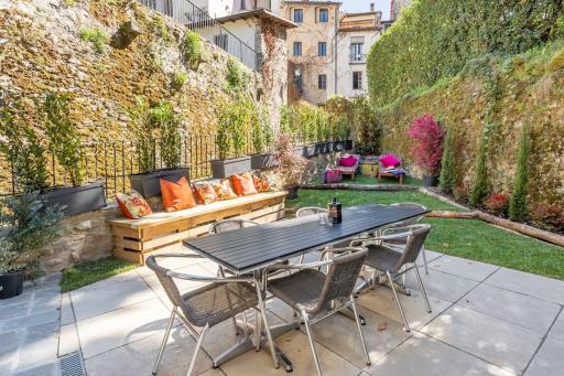 The Liberties - Luxury Villa in Barga Old Town - Housity