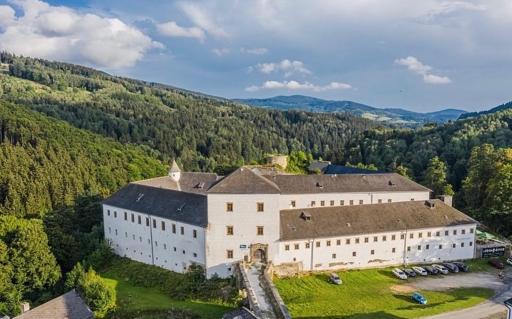 zámek Kolštejn - hotel Chateau Goldenstein - Housity