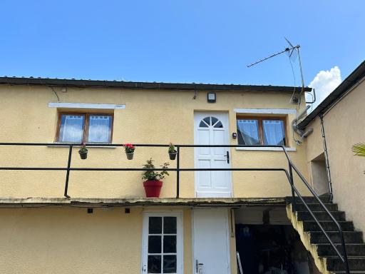 Adorable F1, au bord du lac d’élancourt village - Housity