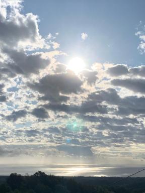 Levé du soleil sur la mer - Housity