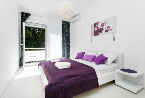 Apartment Purple Magic - Housity