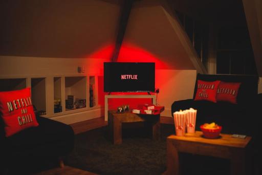 Games and Movies Lounge 7 Bed City Centre Apartment - Housity