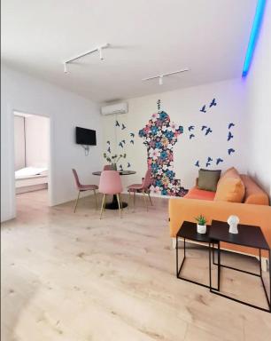 Blue and Rose Cozy - Quiet in the Best Location - Self Check-in - 5th Floor with Elevator - Housity