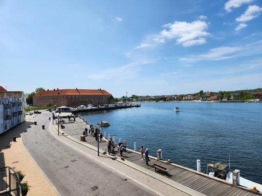 Grannys Harbour View - 1st floor - Housity