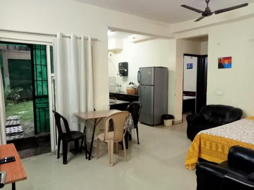 Entire 2 BHK with garden Noida Delhi NCR - Housity