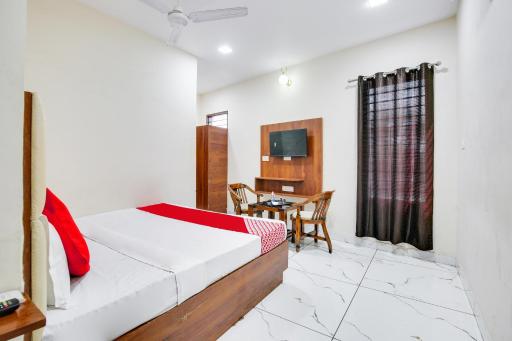 OYO Flagship 80993 Jk Hotel - Housity