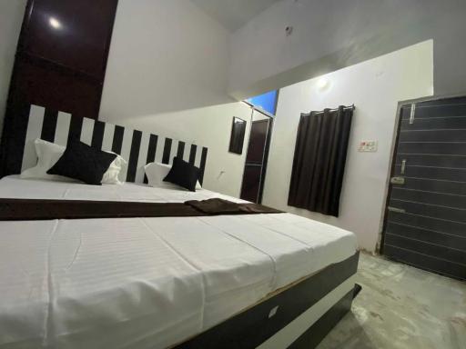 OYO 81116 The Castel Inn - Housity