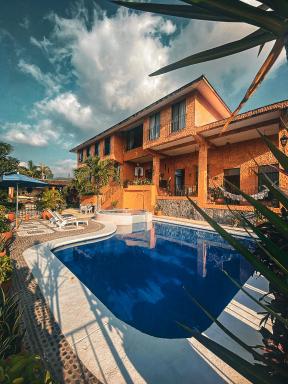 Hermosa vista, Alberca privada, 6 Recamaras - Housity