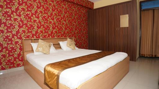 The Royals Home Stay - Housity