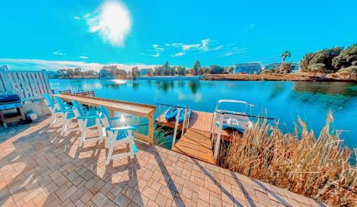 SaltwaterPool- GameRoom -Tropical Sunsets - Kayaks - Fishing - Housity