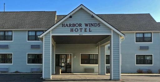 Harbor Winds Hotel - Housity