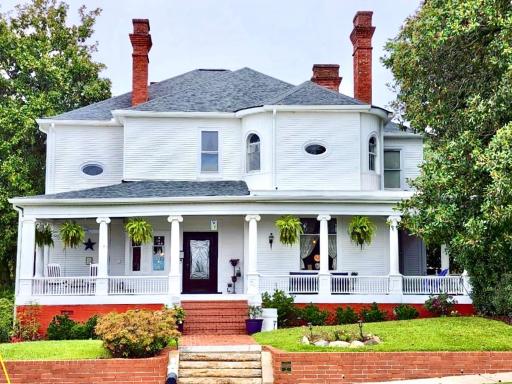 Simmons-Bond Inn Bed & Breakfast - Housity
