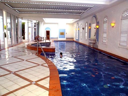 Broadbeach Holiday Apartments - Housity