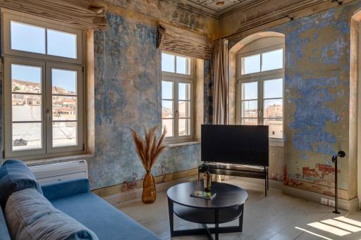 The Ten Syros - Housity