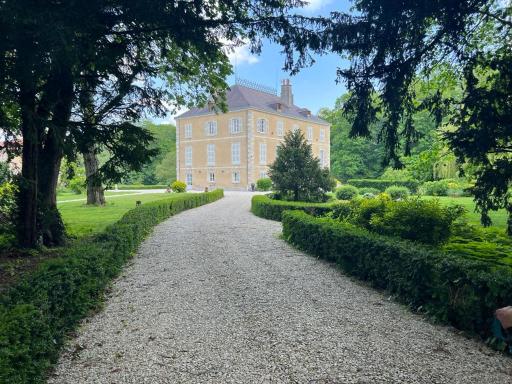 Château de Crespy & Suites - Housity