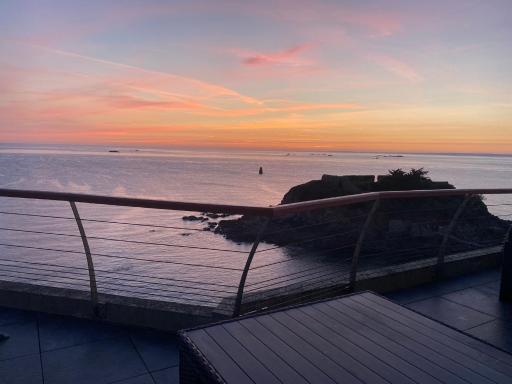 L'Exception Terrasse Vue Mer Haut de Gamme - Housity