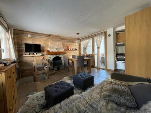 DE Rose House - Housity