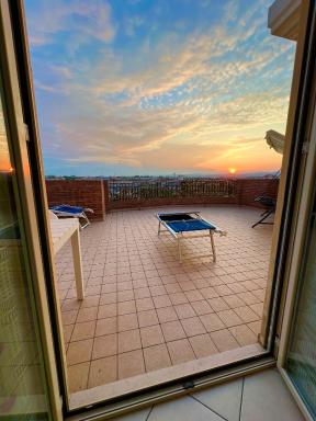Monolocale con terrazza a pochi passi dal mare con Stabilimento balneare convenzionato - Housity