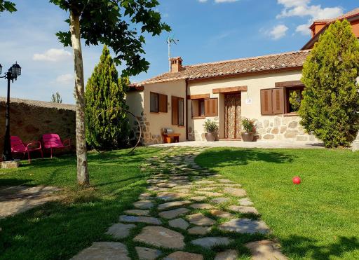 Casa rural y apartamento Entreacebedas I alojamientos con jardín PRIVADO, barbacoa y chimeneas - Housity