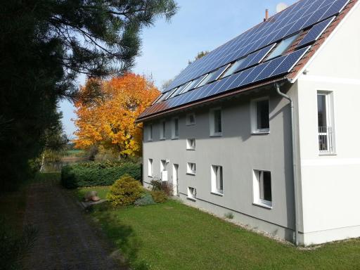 Ferienwohnungen im KUNST.HAUS am See - Housity