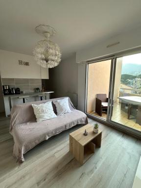 Luxueux appartement 5 min du centre10 plage - Housity
