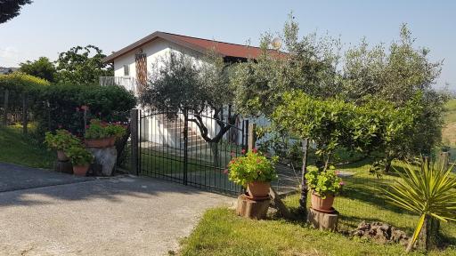 Villa con Biolago - Downstairs - Housity
