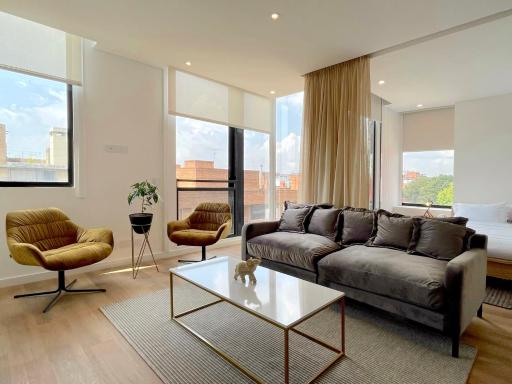 Amazing Penthouse Duplex with Private Terrace - Housity