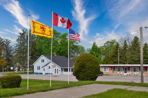 Maple Leaf Inn - Housity