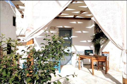 Naxos Mountain Retreat - Tiny House Build on Rock - Housity