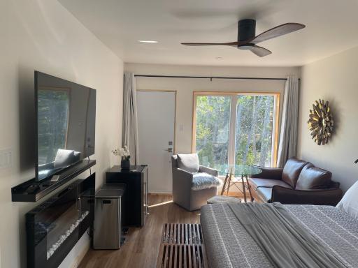 Evo Luxury Waterfront Adults Only B&B - Housity