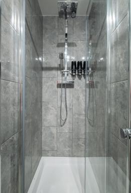 Gorgeous House with BBQ Patio - Housity