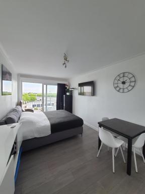 Studio Julian - Housity