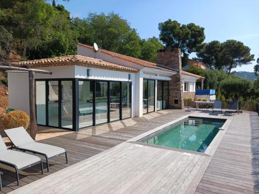 Magnifique villa avec piscine, vue mer - Housity