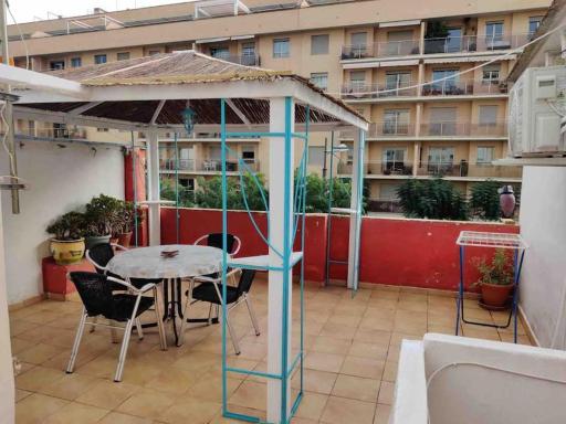 Beautiful Centric Townhouse - Housity