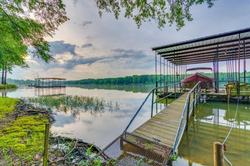 Lakefront Arkansas Abode - Deck, Grill and Fire Pit - Housity
