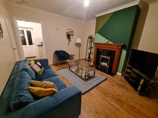 The Grove House with Free Parking - Housity