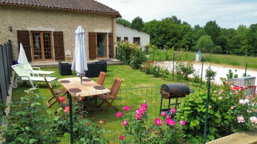 Chez Lucia a 15min de Perigueux à 6km autoroute A89 - Housity