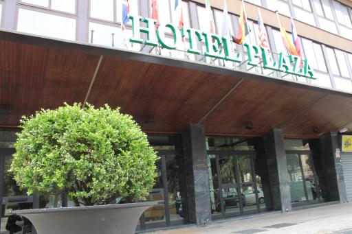 Hotel Plaza - Housity