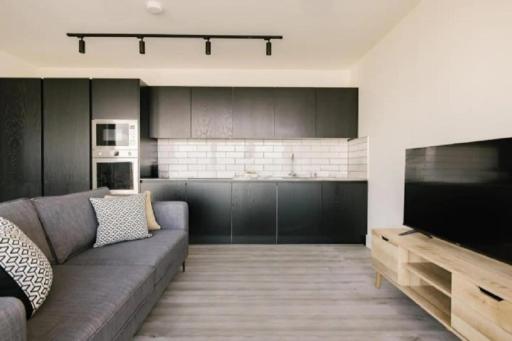 Luxurious Room Near Train Station - Housity