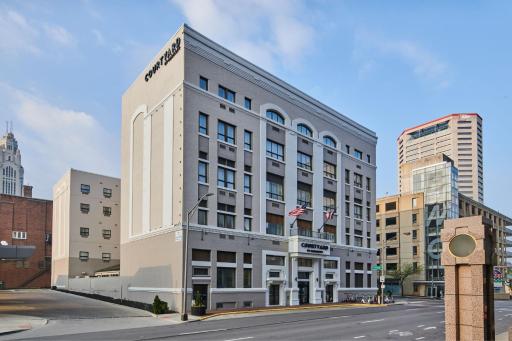 Courtyard Columbus Downtown - Housity