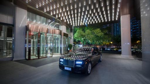 Kingdom Hotel - Free three meals - Housity