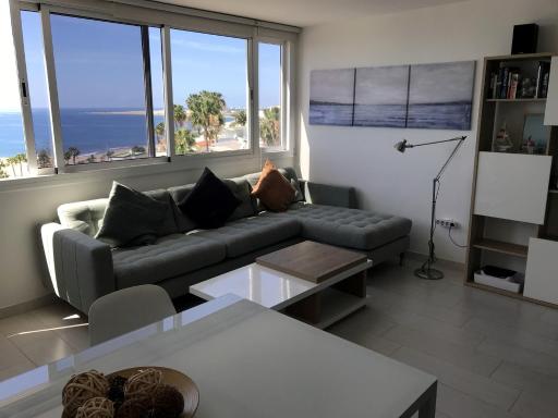 Fabulous upper floor sea view - Housity