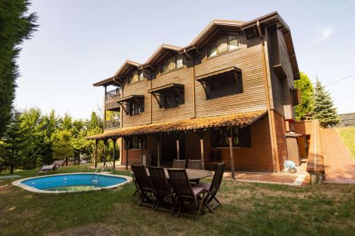 Secluded Villa with Pool Surrounded by Nature in Sapanca - Housity