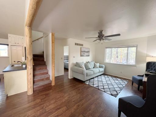Welcoming 2 bedroom suite with private yard - Housity