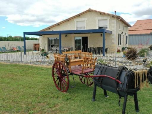 Gîte Charentais avec piscine, terrasse, et pêche - confort moderne et charme rural - FR-1-653-87 - Housity