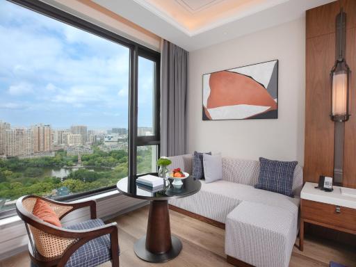 Kingdom Hotel - Free three meals - Housity