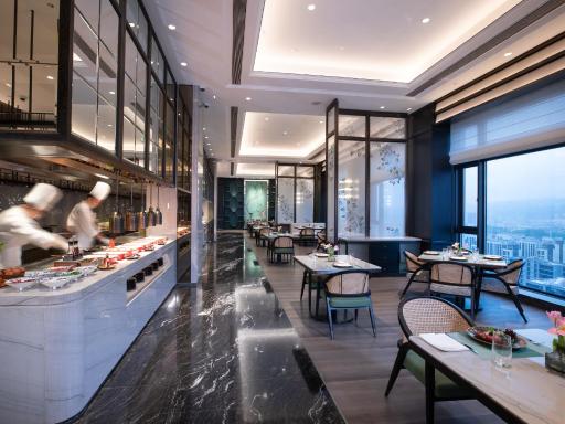 Kingdom Hotel - Free three meals - Housity