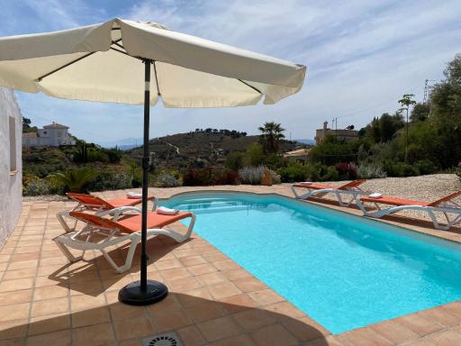 Lovely rustic farmhouse with pool - Housity