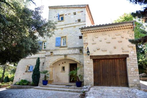 Villa authentique a Saint Maximin la Sainte Baume avec piscine privee - Housity