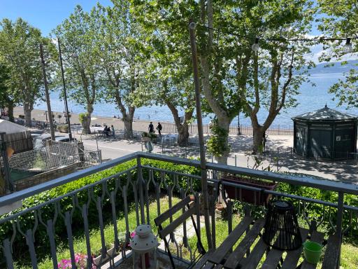 window on the lake - Housity